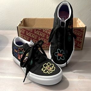 NIB VANS Old Skool embroidered sneakers SZ 1